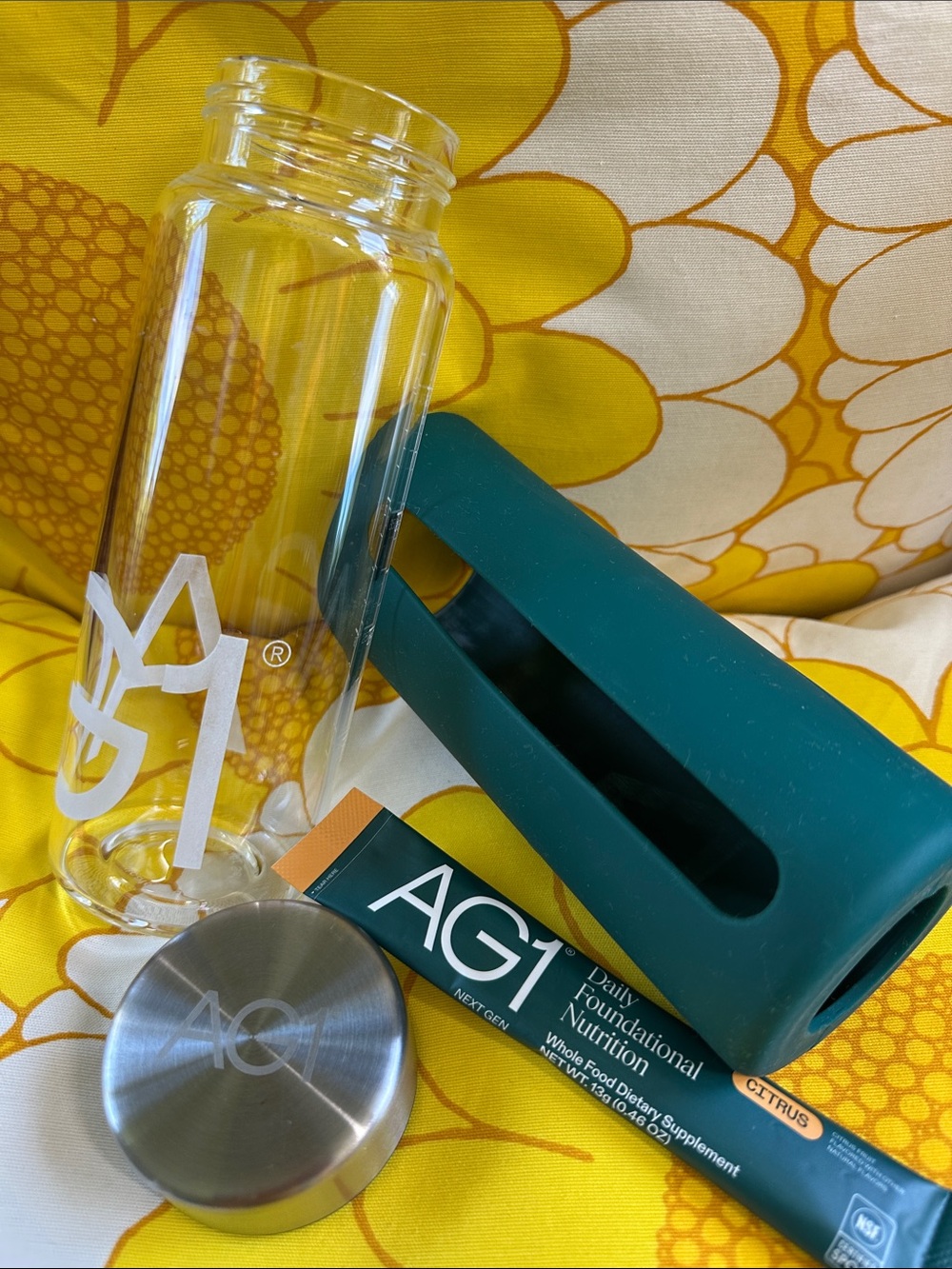 Athletic Greens AG1 Borosilicate Glass Shaker Bottle Silicone Sleeve & Lid + 28